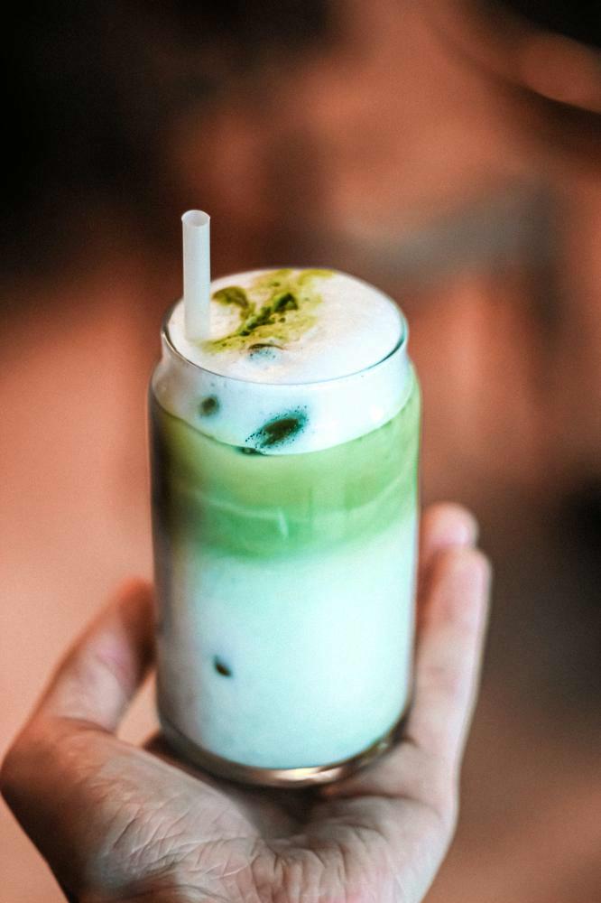 ice matcha latte in bar Eltòn